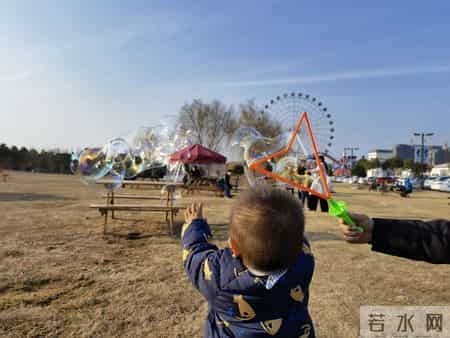凡是有了孙子的家庭，你们发觉没有，老人都有四个变化