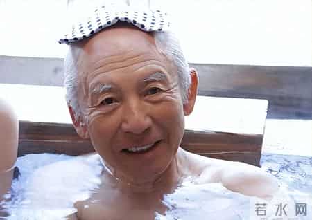 洗澡可能影响寿命！医生再次提醒：68岁以后，牢记洗澡“3不要”