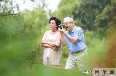 老了才明白，退休远离广场舞麻将桌，不是孤僻是清醒活法