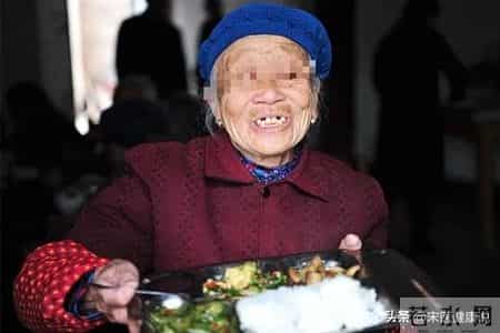 "吃饭八分饱"被推翻了医生-过了58岁，吃饭尽量要做到这5点