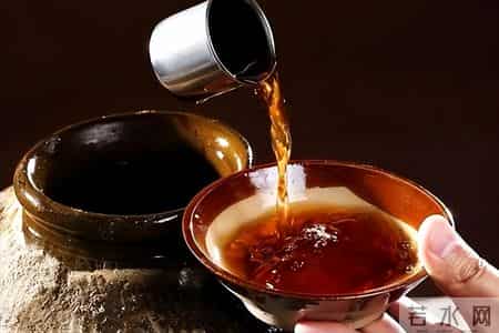 老年人要戒酒吗？医生告诫：65岁以后的老人，饮酒牢记 “4不饮”