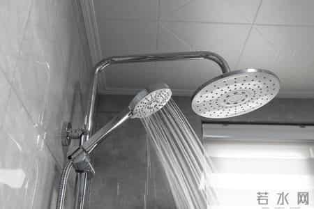 洗澡可能影响寿命！医生再次提醒：68岁以后，牢记洗澡“3不要”