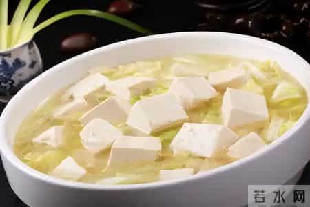 白菜立大功！医生调查发现：白菜对这4种疾病颇有益处，可以常吃