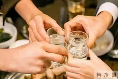 医生忠告：经常喝酒的糖尿病患者，不用多长时间，或出现4个变化