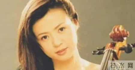 为真爱买单！77岁王刚垂垂老矣，小20岁妻子每天还要照顾三位老人