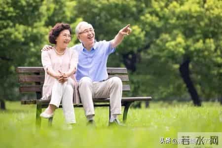 老了才明白，退休远离广场舞麻将桌，不是孤僻是清醒活法