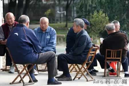 老了才明白，退休远离广场舞麻将桌，不是孤僻是清醒活法