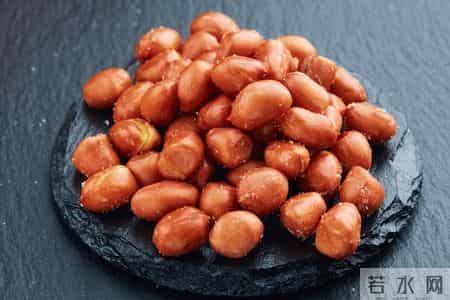 经常吃花生，对血管有利还是有弊？医生：保护血管，请远离3物