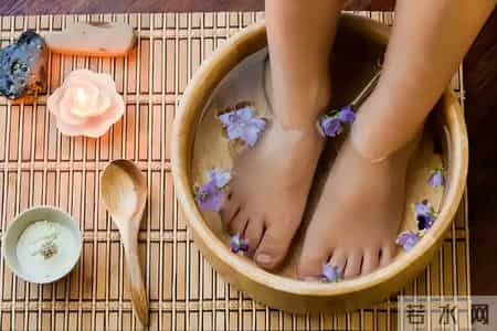 斑块和洗脚有关系？医生建议血管不好的人，洗脚时多留心这5点