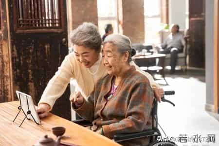 老了才明白，退休远离广场舞麻将桌，不是孤僻是清醒活法