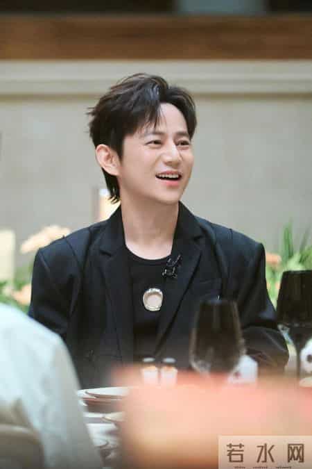 紧急扩散！何炅这波“女性生存指南”建议女孩们抄下来焊进备忘录