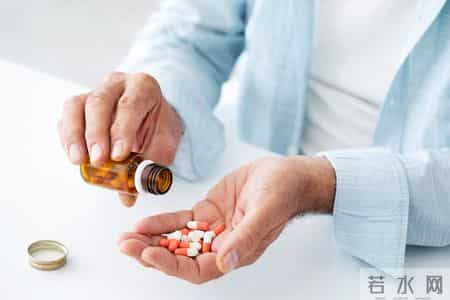 脑内科专家提醒：脑梗患者出门最好带3东西，少一样都有风险？